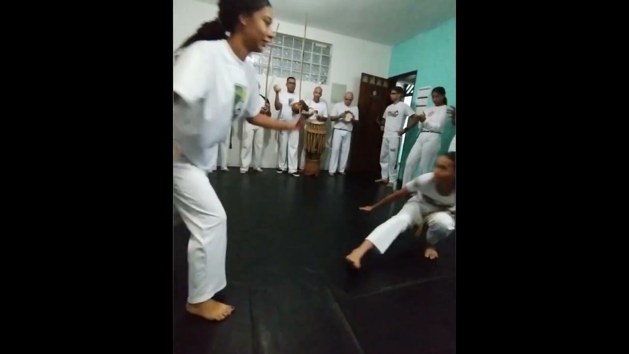Roda de comemoração 13 anos escola canto e arte capoeira janeiro 2026