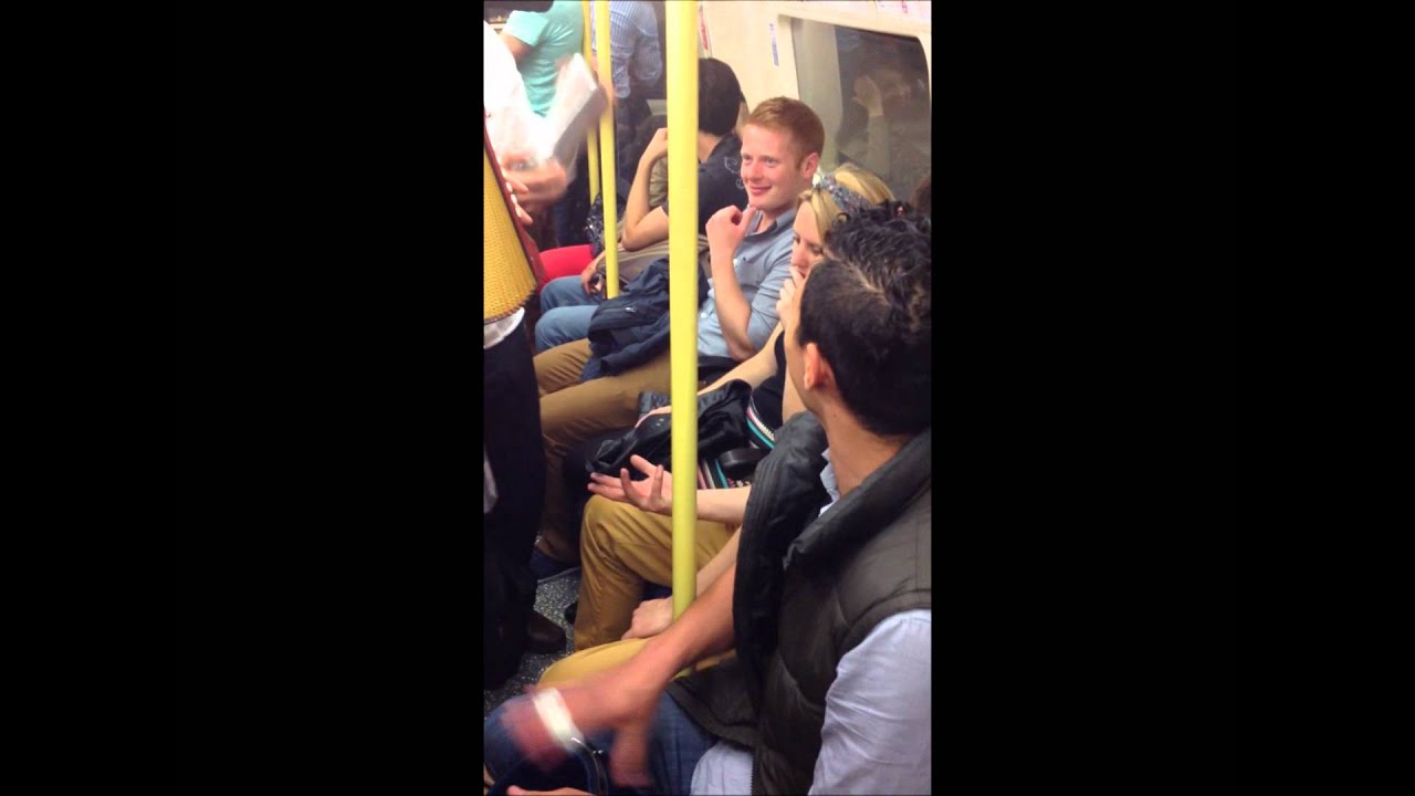 vALLENATO cOLOMBIA en METRO de LondRES . www.vallenato.co.uk