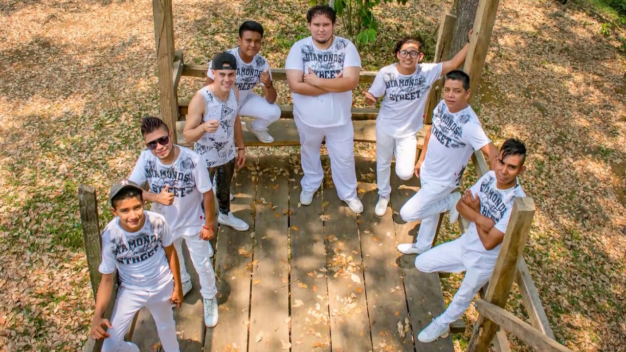 Bailando - Omar Y Su Grupo Cumbiambero