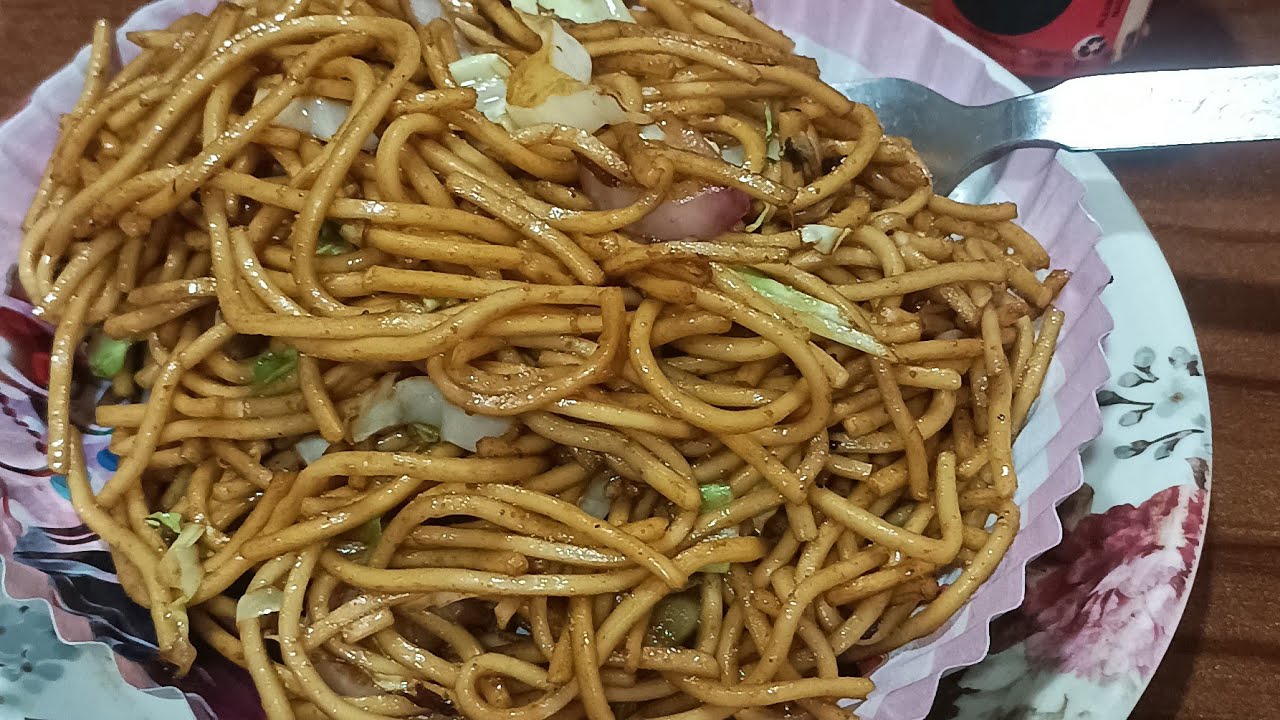 Chowmein eating show #mukbang #chowmein #vegetarian #vegchowmeinrecipeinhindi