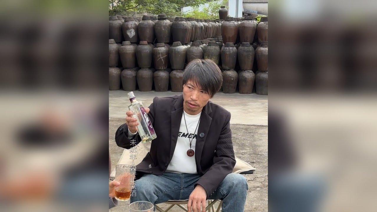 今天又来酒厂画画了，还和美女一起品酒，完美