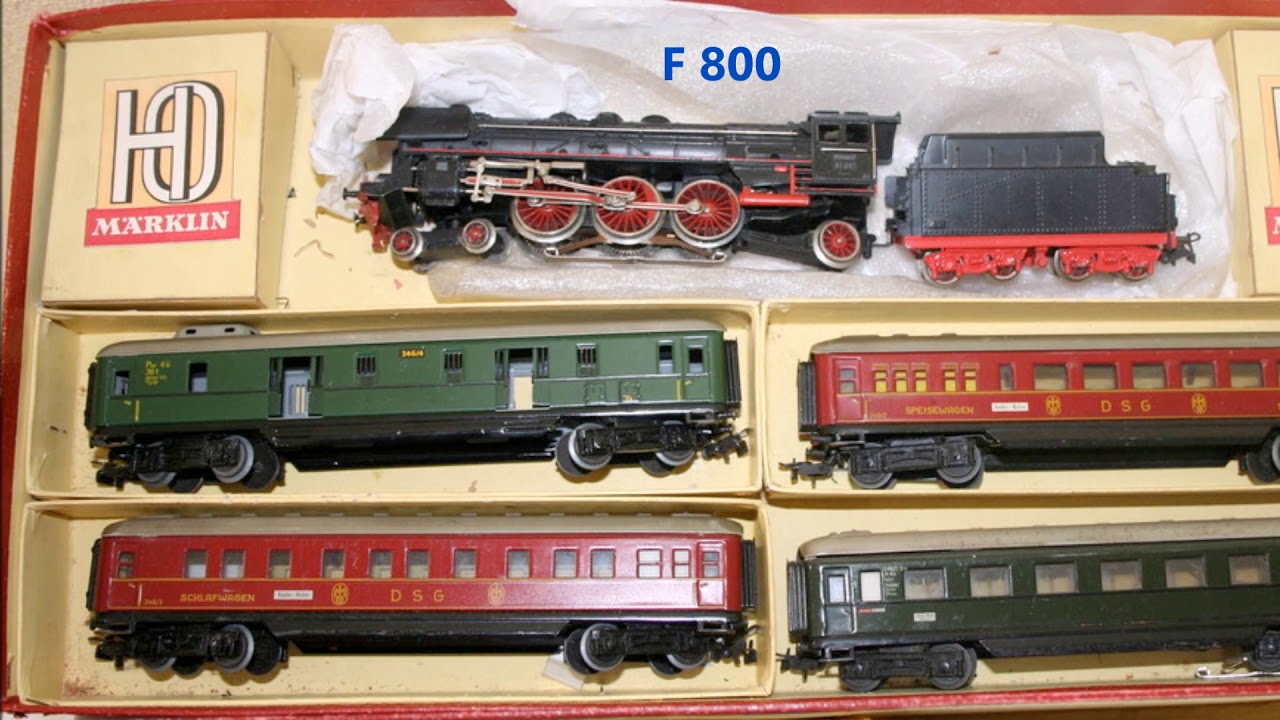 Märklin 800 rote Zugpackungen Ubersicht. Overview of series 800 complete 