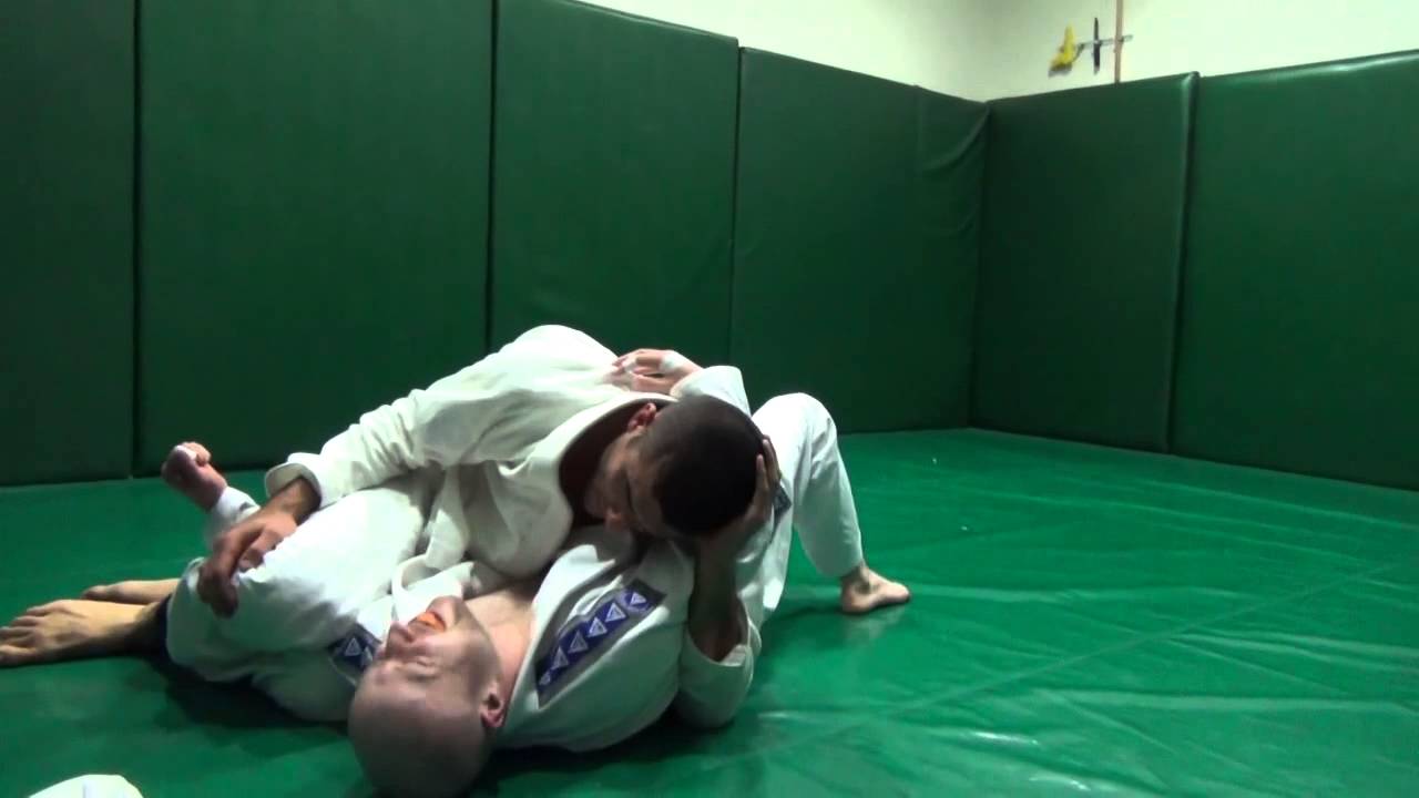 Ben Tippen rolling with Rener Gracie