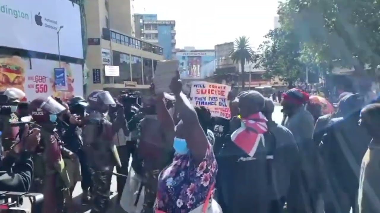 Protestors Scatter as Riot Cops Fire Tear Gas in Nairobi