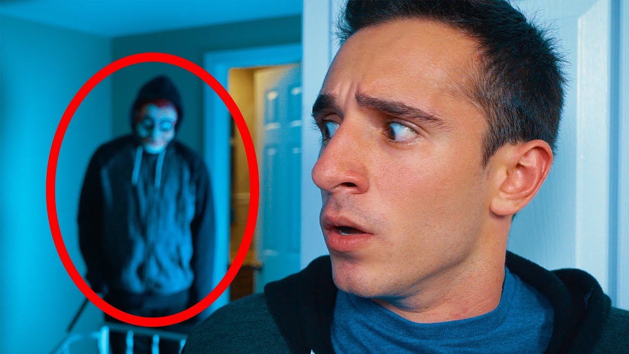 SCARY MAN IN MY HOUSE ON HALLOWEEN!
