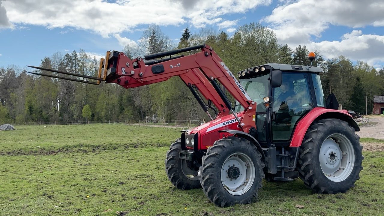 Köp Traktor Massey Ferguson 5455 Dyna-4 med frontlastare och 2 st redskap på Klaravik
