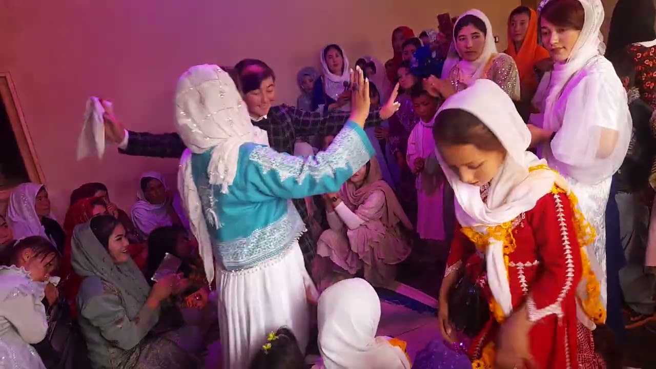 اولین فیلم با یک رقص هزراگی چینل نو پایه استه لطفا لایک وسبسکرایب کند تشکر💯🙏😍