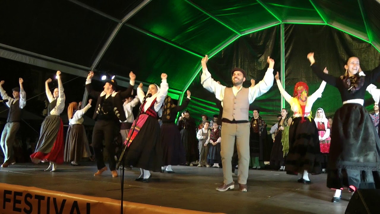Portuguese folk dance: Meninas de Braga & Cãozinho
