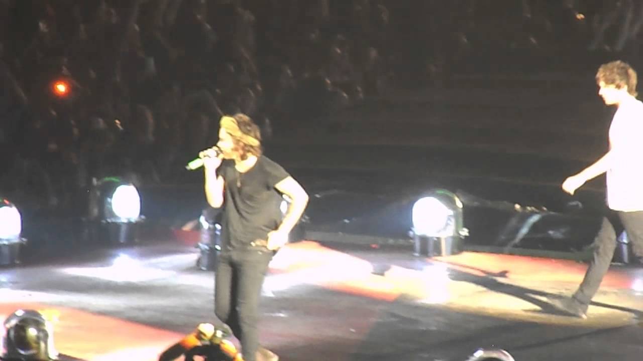 Why Don't We Go There + Harry forgets the lyrics in Rock Me - One Direction - Where We Are Tour
