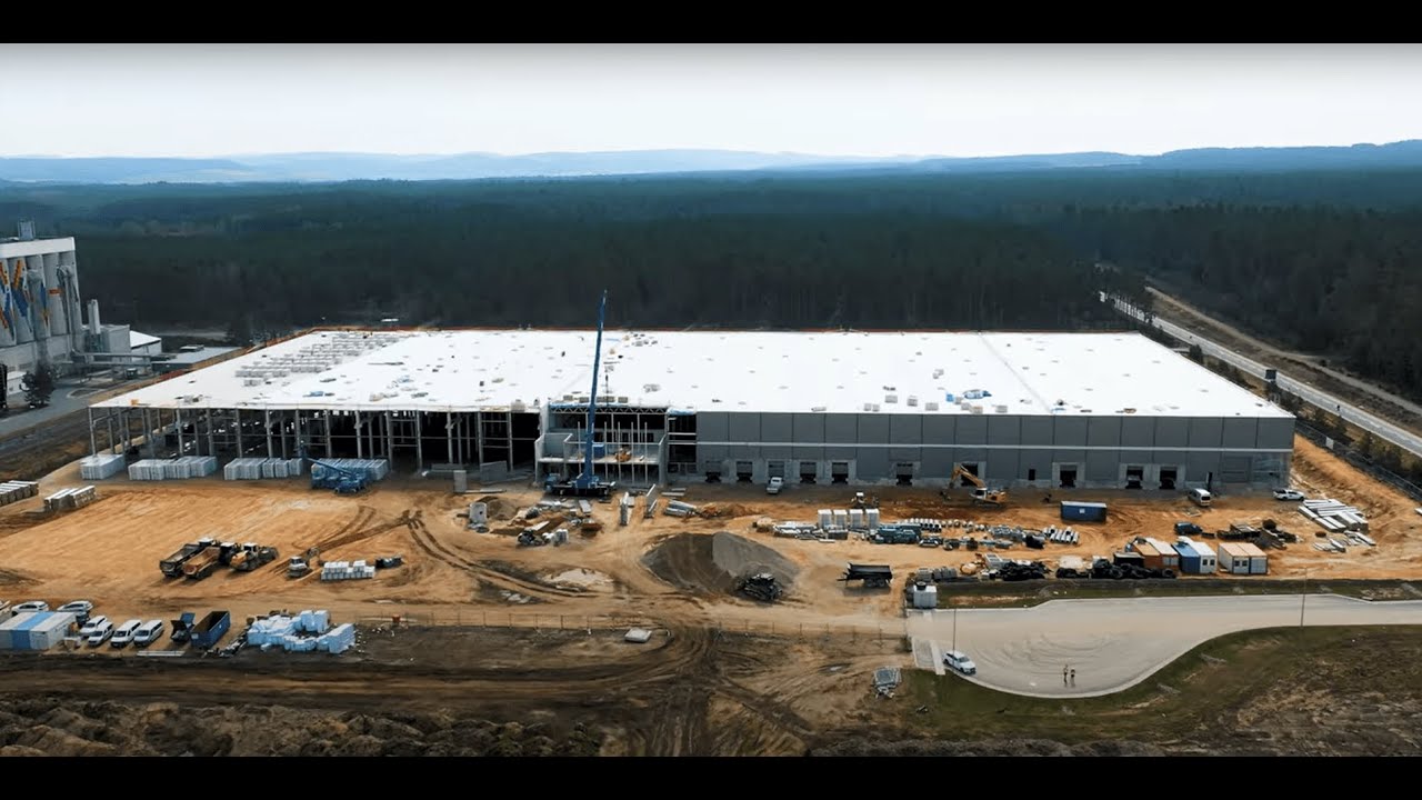 Neubau Logistikzentrum in Weiherhammer &ndash; April 2022 (BHS Global Logistics / BHS Corrugated)