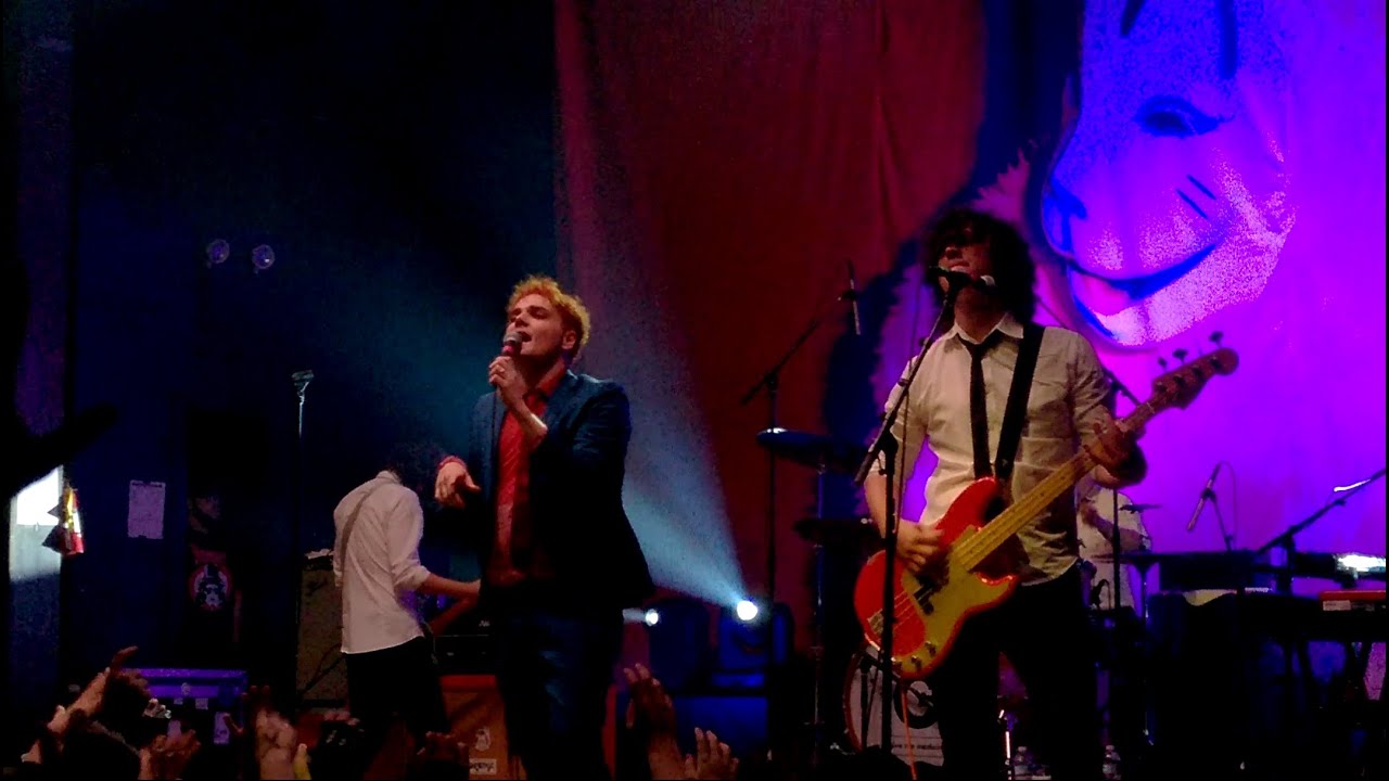 “I wanna be your Joey Ramone” cover by Gerard Way at Webster Hall (New York, 2014.10.23)