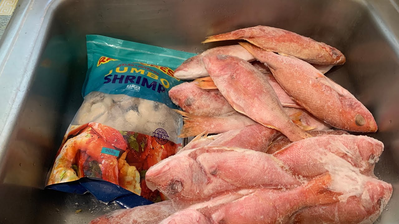 Fry fish with curry shrimp and white rice 