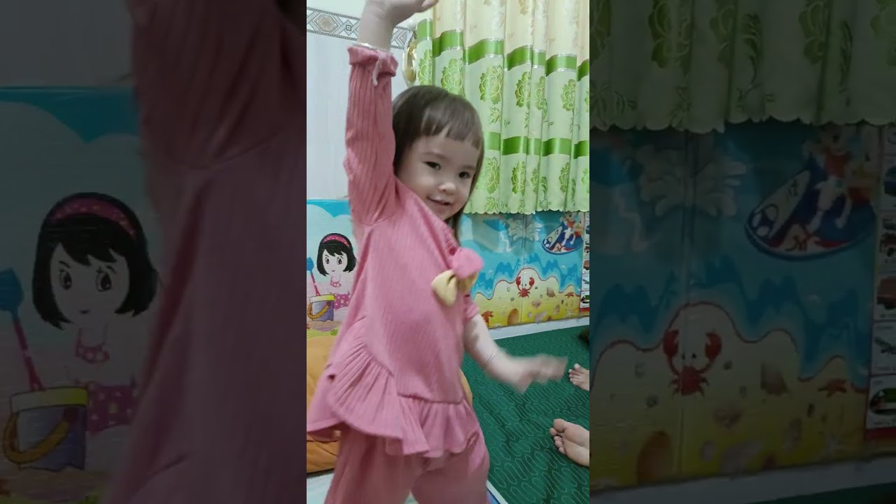 Anh hai dạy em tập nói