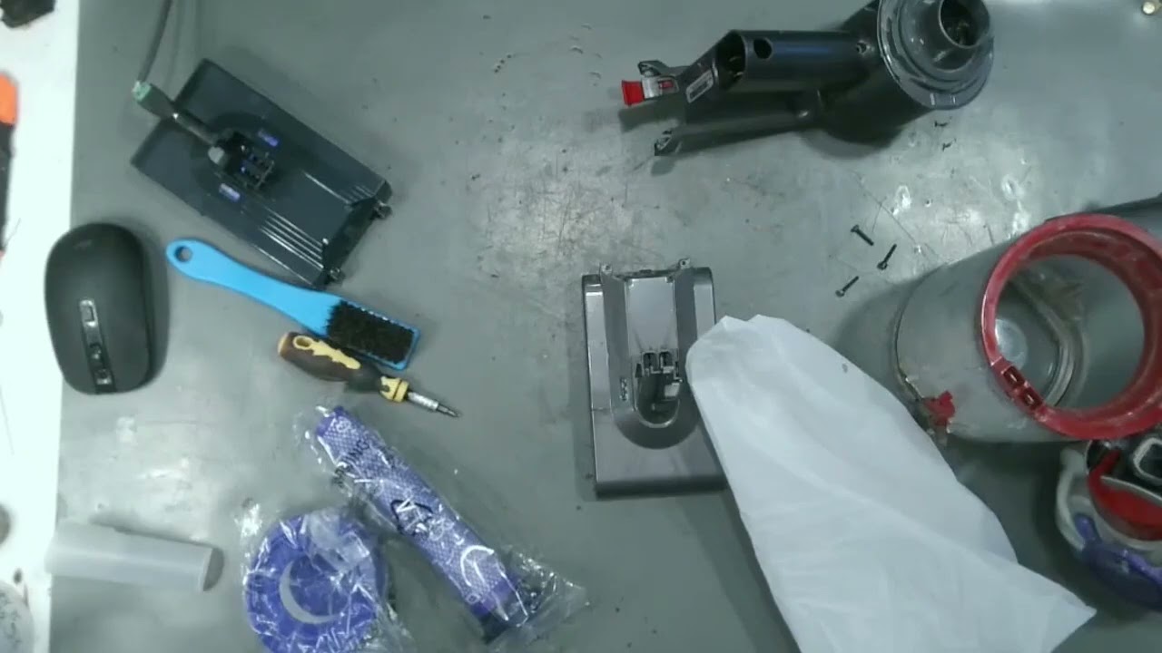 Battery issue with your Dyson SV25? 🔋 Replacement Guide