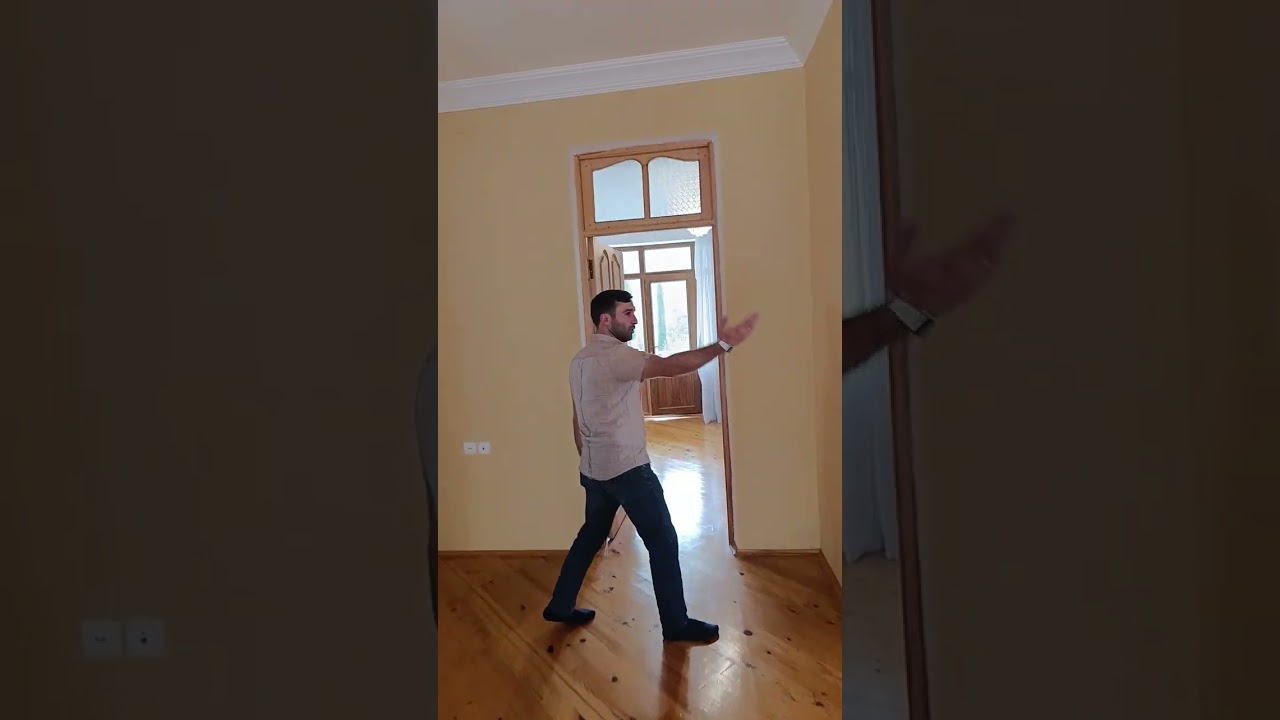 Qax ray Qaxbaş kəndi 8 sot həyət 176 kvm evin sahəsi.Qiymət 165 min manat
