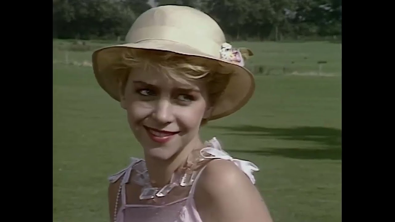 🎥: Leslie Ash in Outside Edge (1982)
