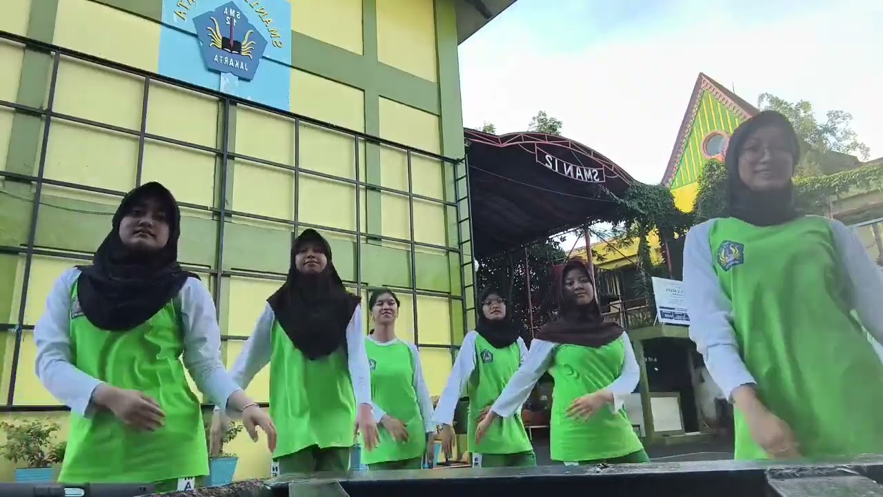 Senam Anak Indonesia Hebat || Kelas X-4 SMAN 12 Jakarta