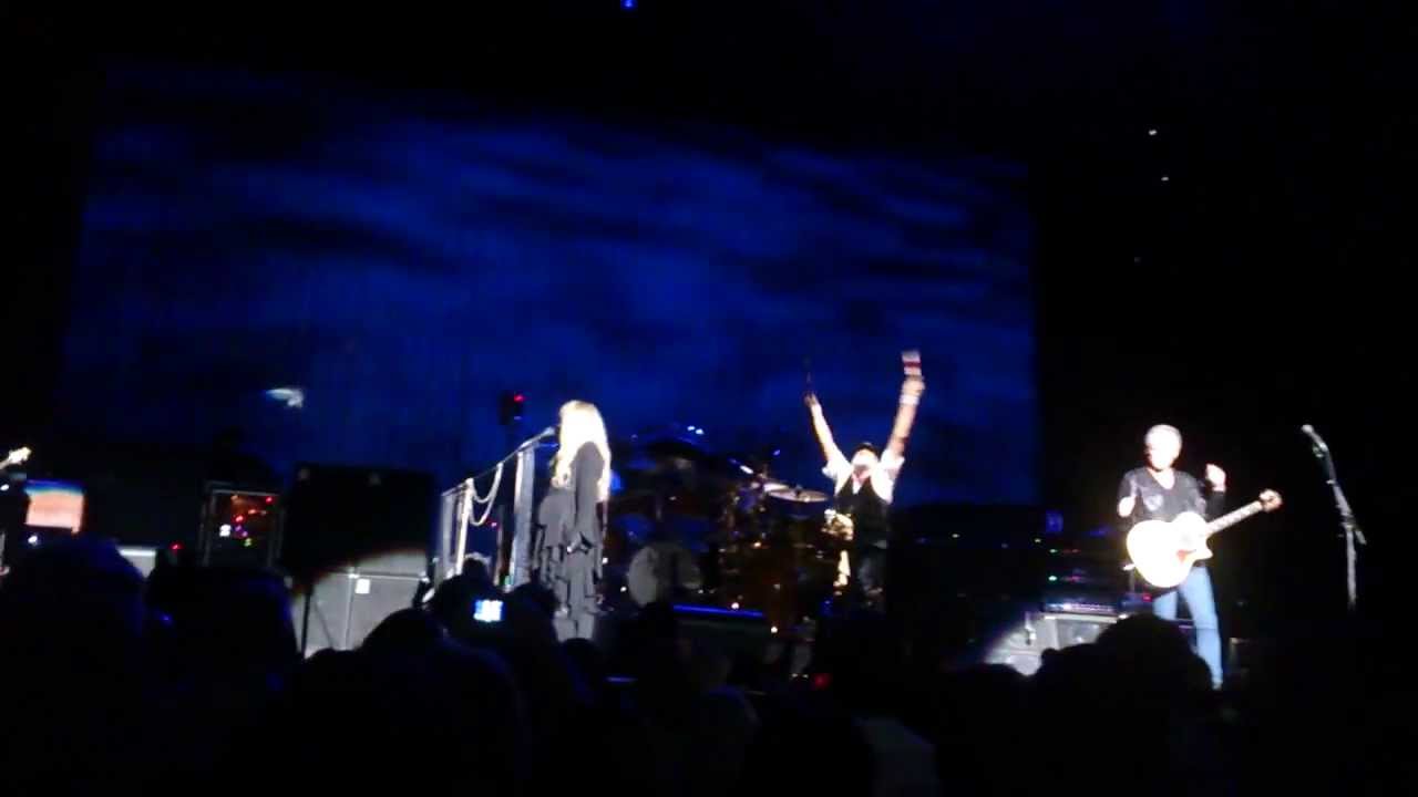 Stevie Nicks tells a story