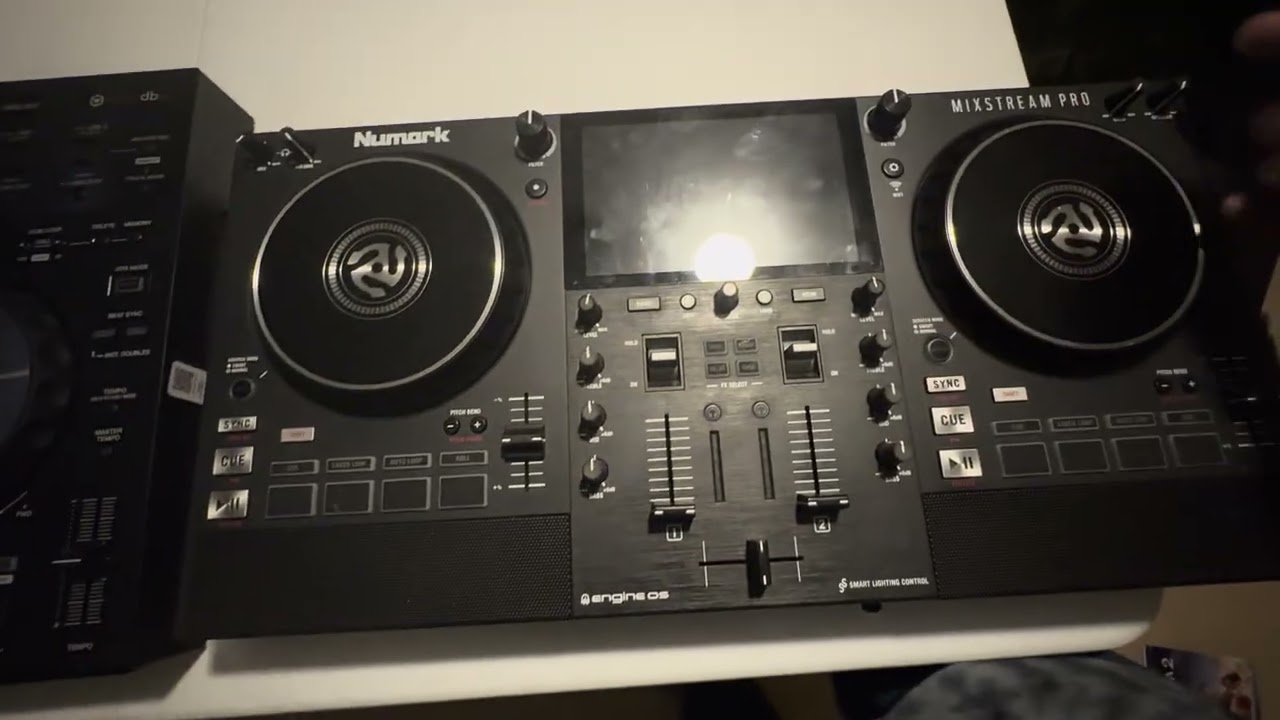 Pioneer XDJ-RR Vs Numark Mixstream Pro 