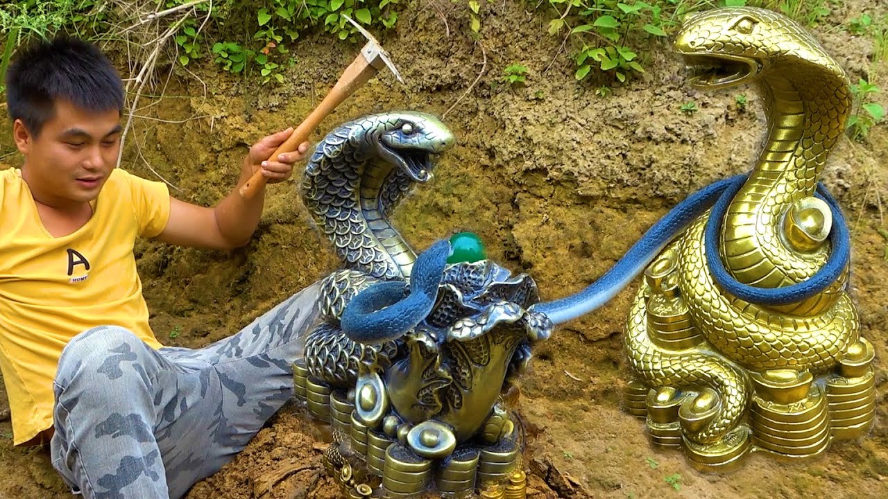I searched for treasure in the wilderness and dug out two ancient snake kings from the snake cave