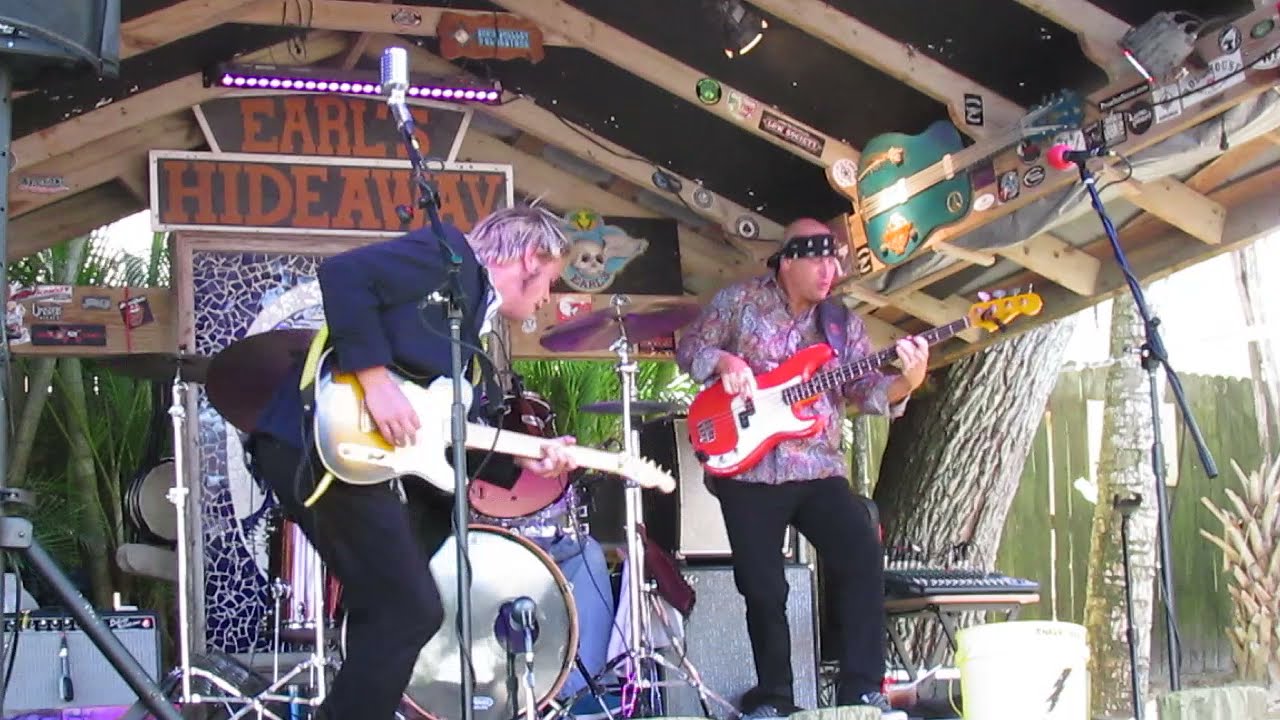 MEMPHIS LIGHTNING BRINGS HIS BAND WITH HIS DAD ON BASS TO EARL'S HIDEAWAY  10-16-2021