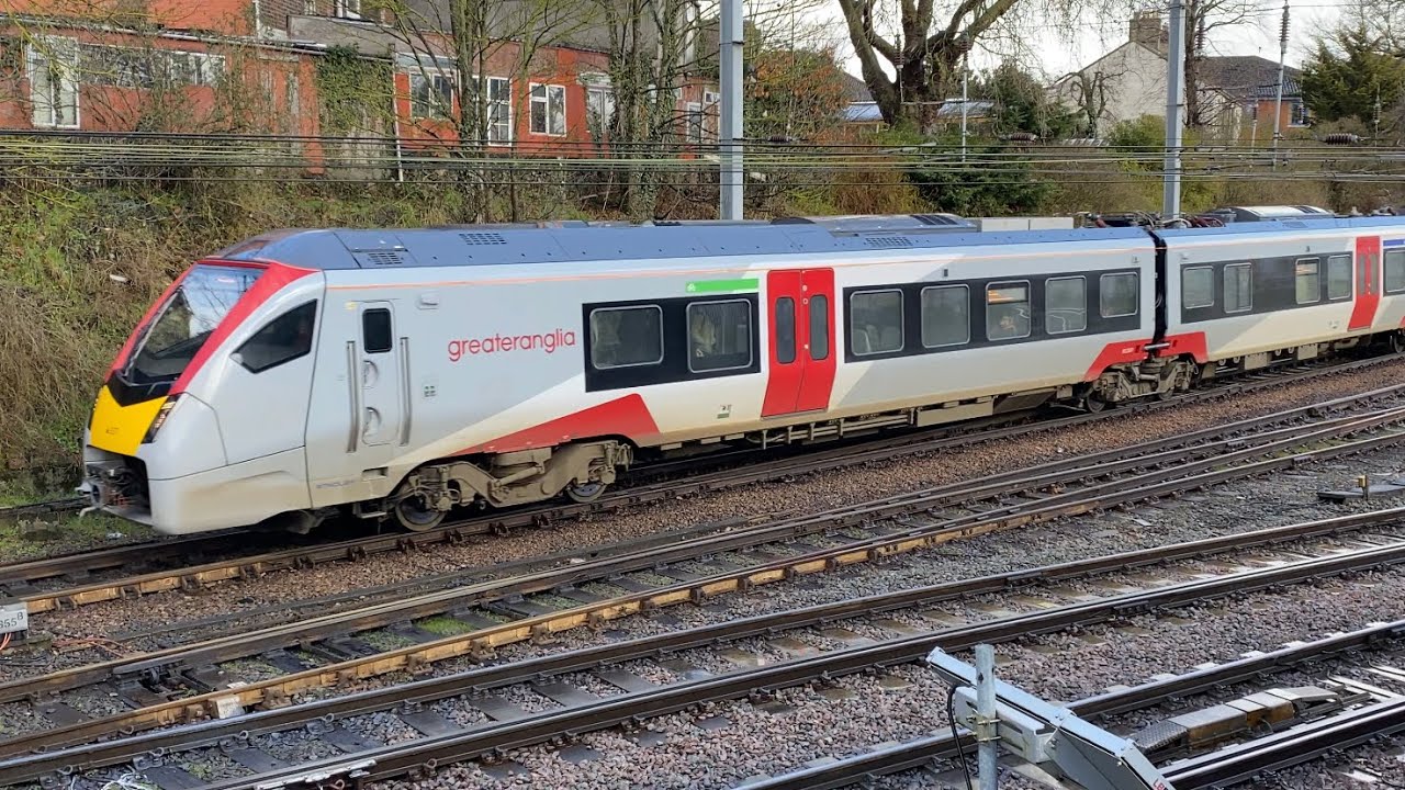 Quick Trains at Thorpe Junction, Norwich | 10th March 2023
