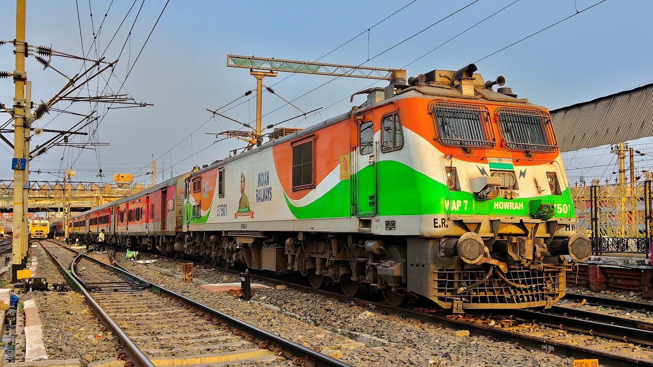 Use HeadPhone......|| Flat 110 KMPH Flat wheel sound | Onboard Kulik express #indianrailways 