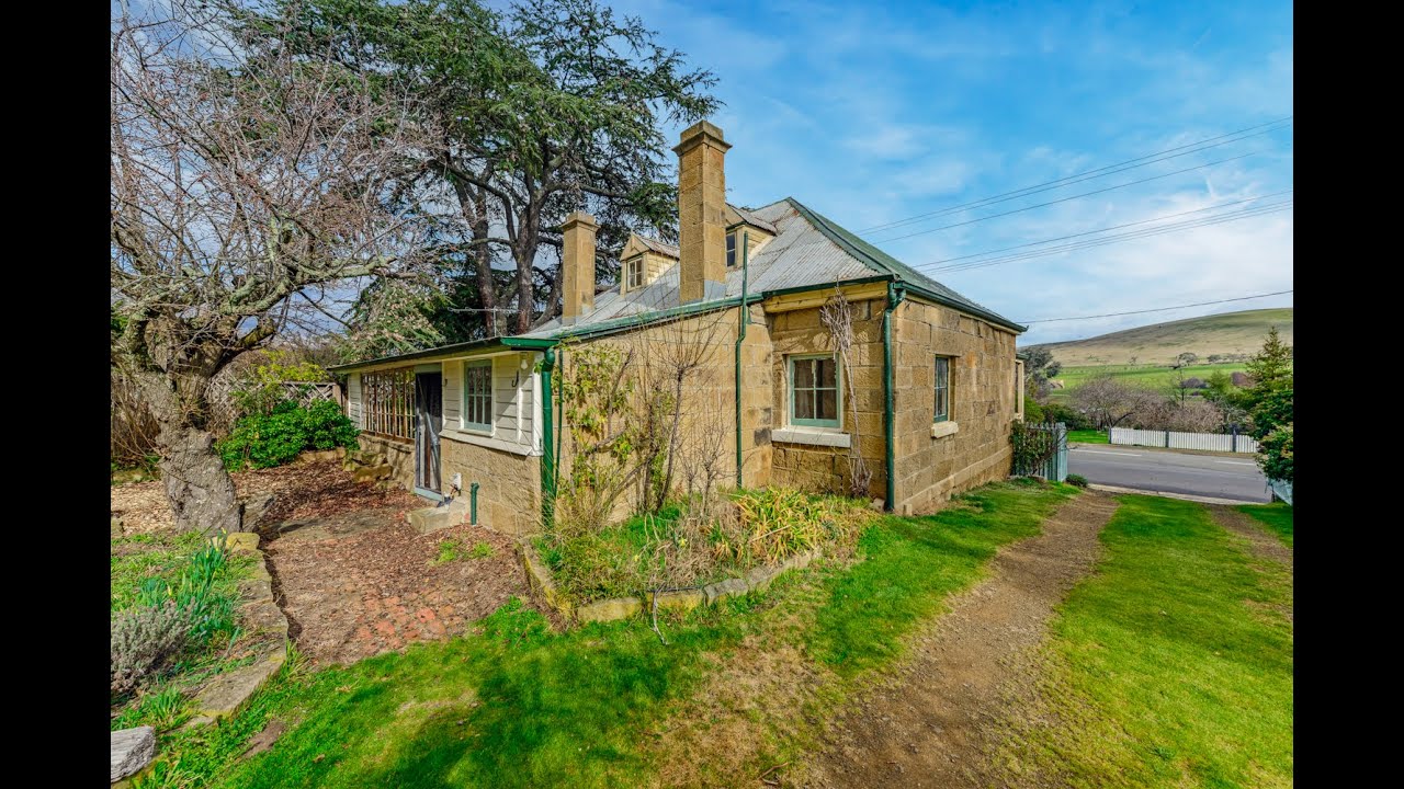 Roberts Real Estate Tasmania - McCauleys Cottage, 21 Franklin Place Hamilton