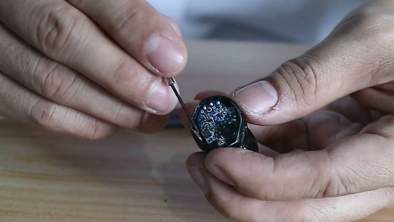 How to change Sony WF-XB700 Battery