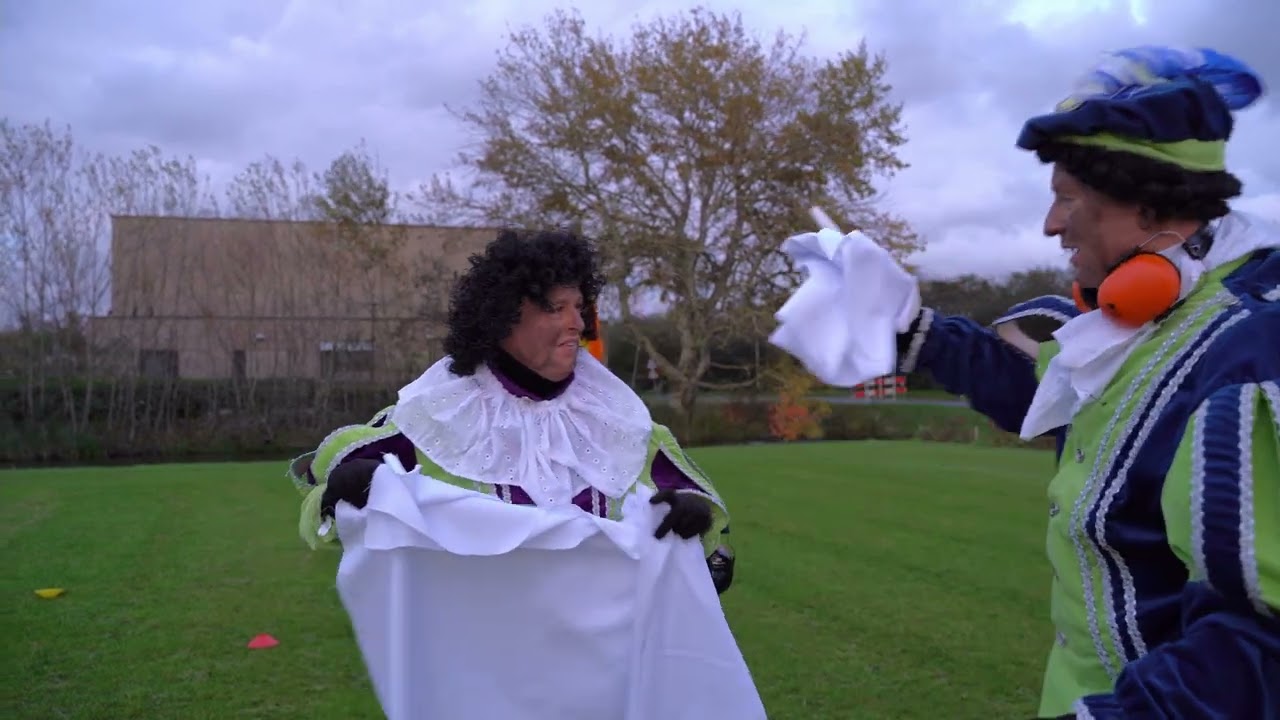 Sinterklaas komt met helikopter naar Noordwijkerhout! (filmpje Pieten)