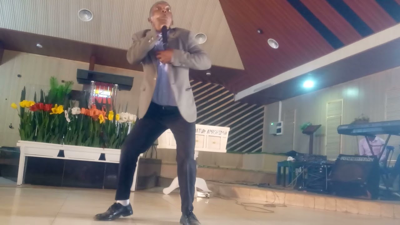 Uyumuhanzi  charles atanze i'nama ntawundi muti  kermesse ijambo rylmana yarahabaye Tv
