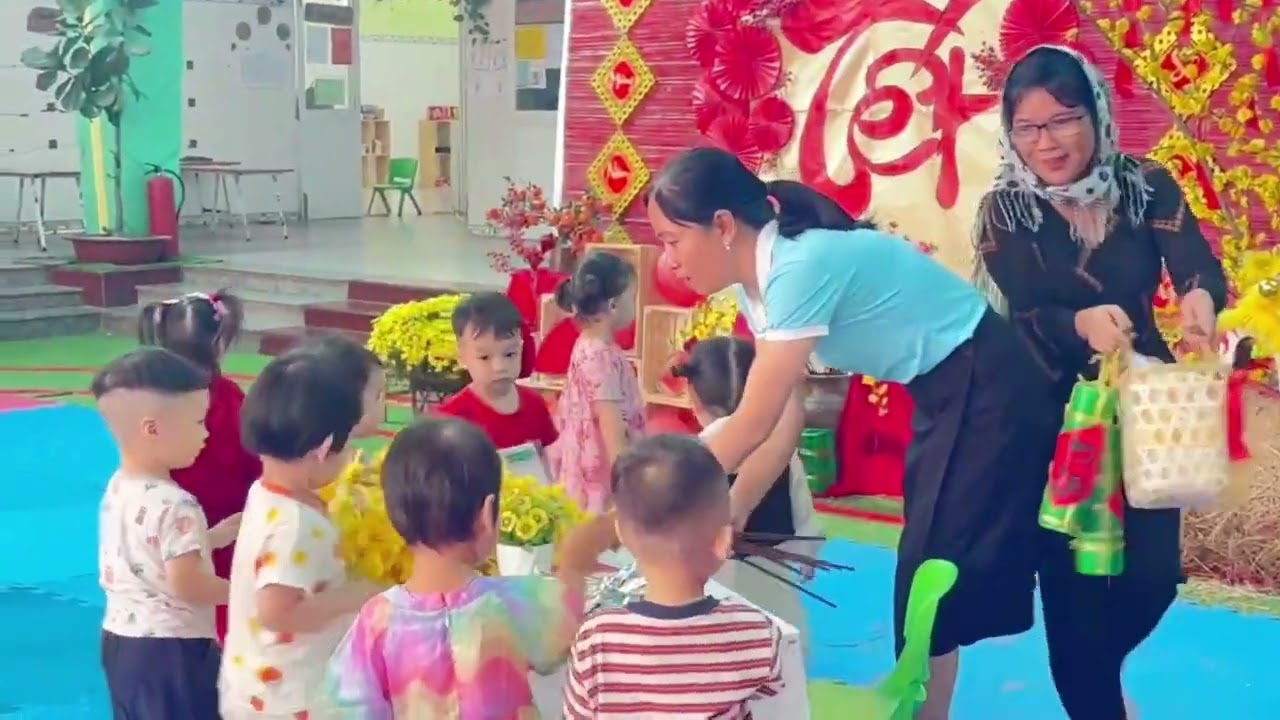 Nhà trẻ   Bà ơi, con về ăn tết bà ơi mn Bầu Trời Xanh