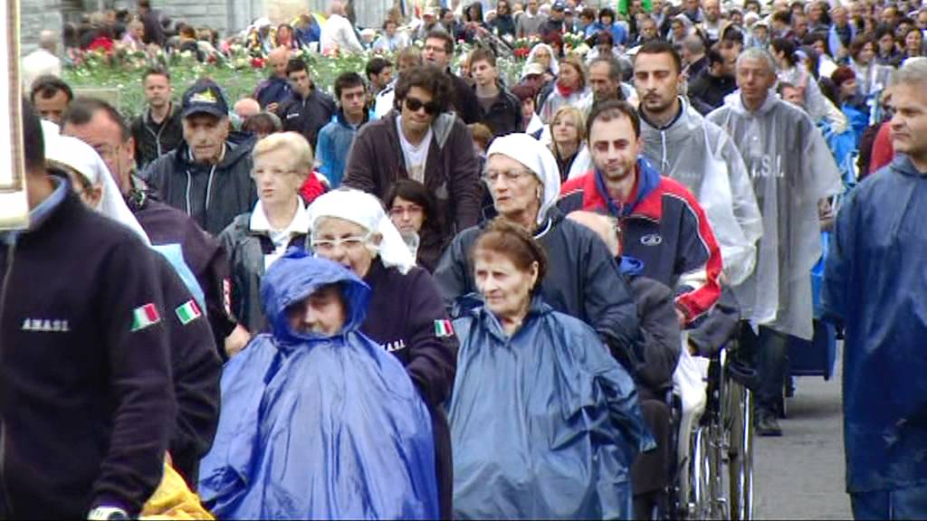 Lourdes 2011 : Amasi Salerno (Italia), la processione eucaristica