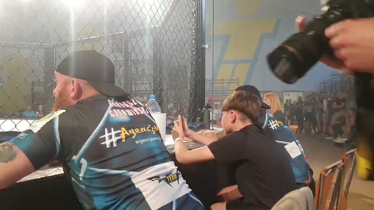 GALA QUEST MMA KROSNO - Kordian P&oacute;łchłopek vs Bartosz Czerwiński runda 1 część 2