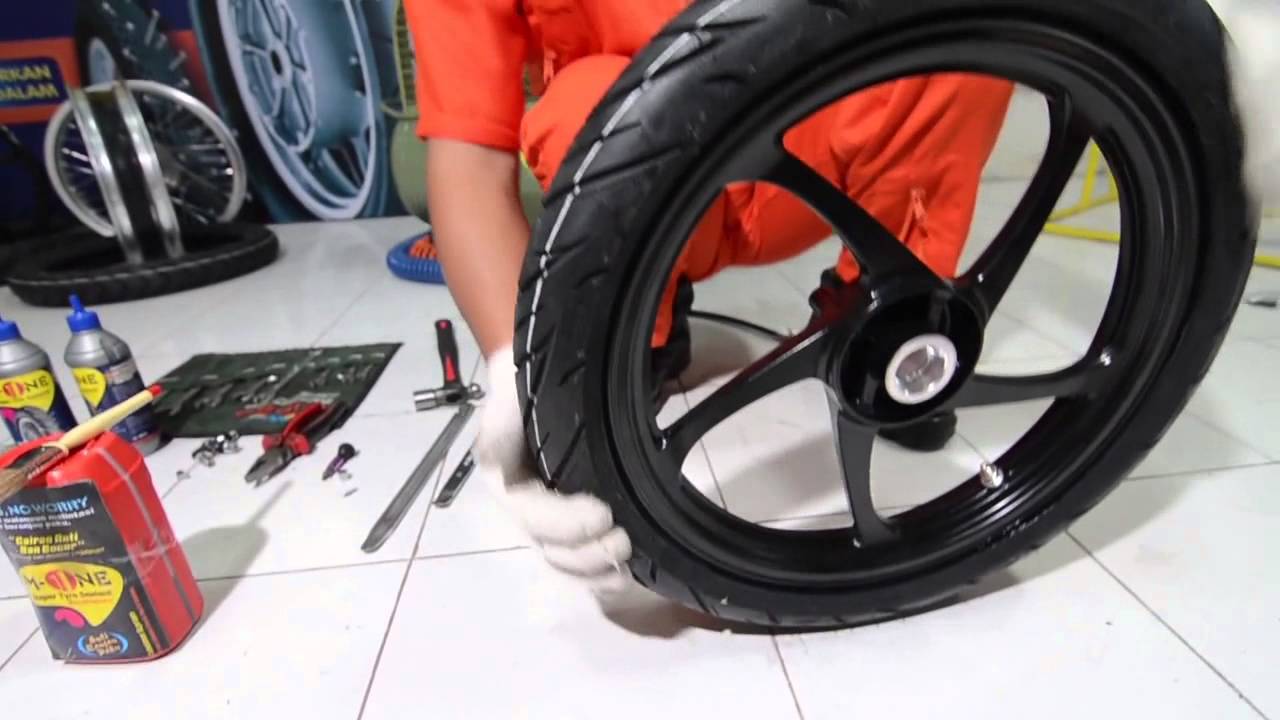 M-One Pemasangan Velg Racing Ban Tubeless