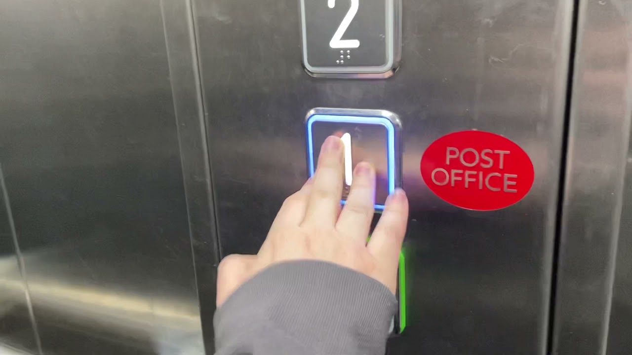 EPIC FAIL Specialist Elevator at WHSmith in Broad Street in Reading (With Morgan)