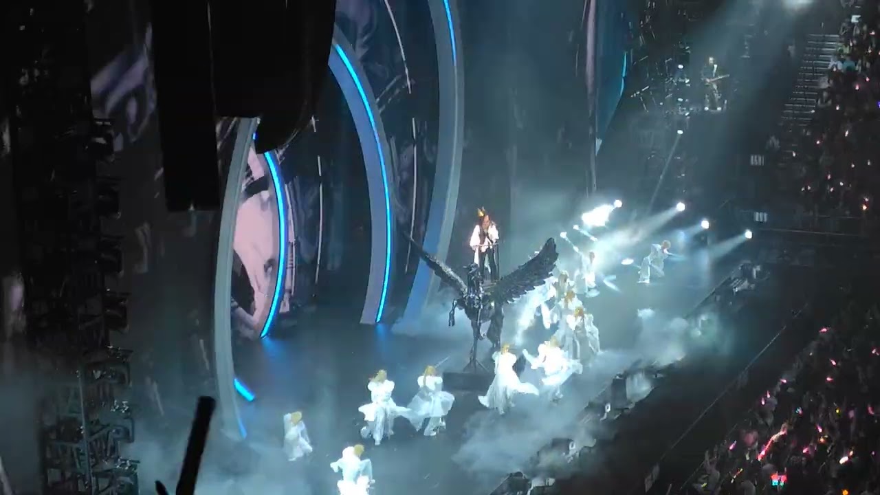 Kelly Chen Season 2 Concert 2025 陳慧琳Season 2 萬人結界演唱會 - 一念天堂，二人結界