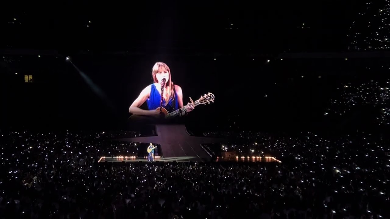 Taylor Swift Warsaw Night 1 guitar surprise songs