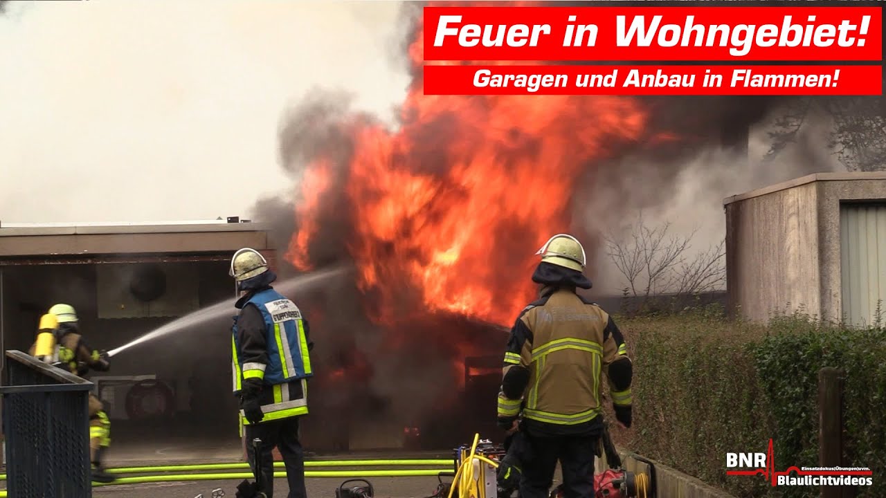 [MASSIVE RAUCHENTWICKLUNG!] Garagen und Anbau in Flammen! Gro&szlig;einsatz in Essen-Borbeck!