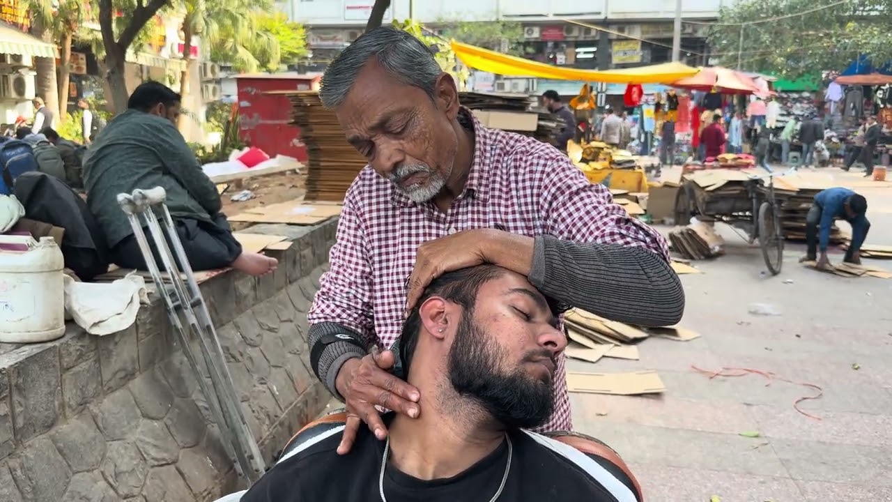 Ultimate Head massage by famous waris barber 💈 enjoy it #headmassage #relxing #dailymax #massager 