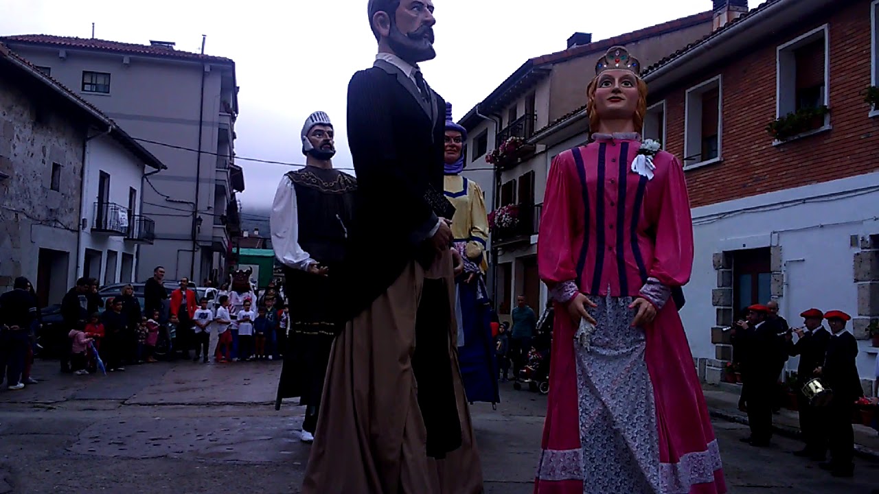 Gigantes de Uharte Arakil Fiestas de SAN MIGUEL 2017