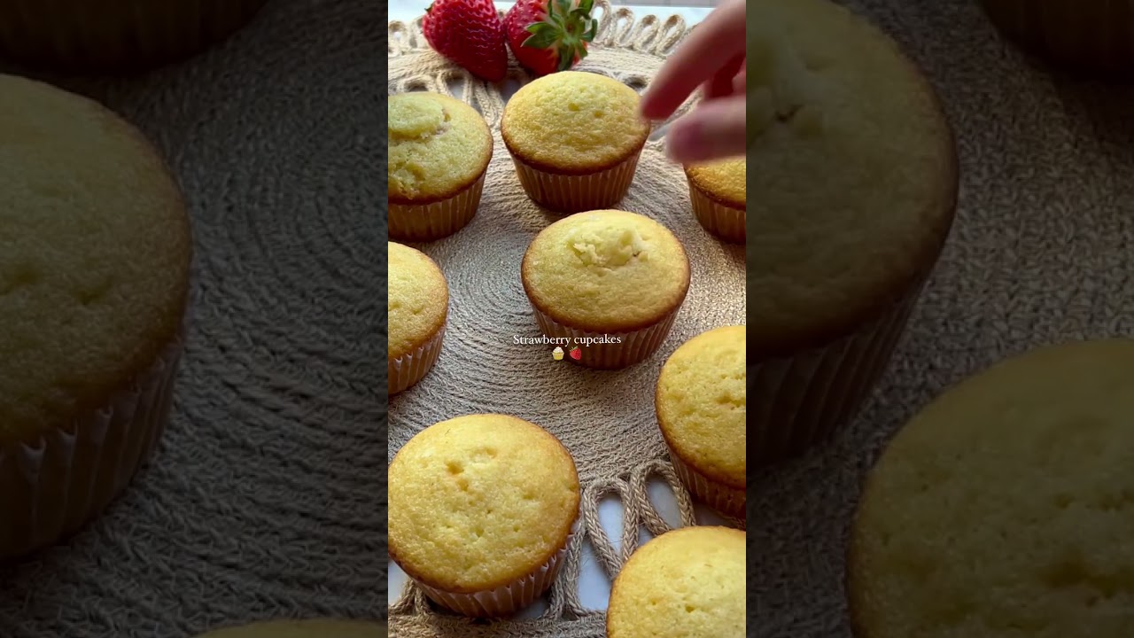 The perfect dessert to welcome spring - strawberry cupcakes 🍓❤️ recipe in description! 