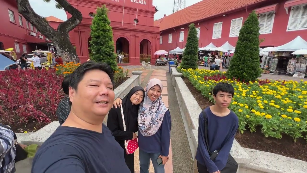 Dutch Square (Red Square) Melaka Stadthuys cafe (away from the rain) 2023