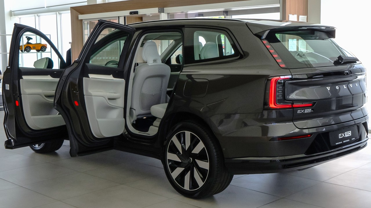 2026 Сірий Volvo EX90 Ultra E100 Recharge – детальний огляд 4K