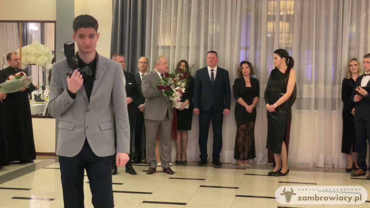 Bal studniówkowy uczniów Zespołu Szkół Agroprzedsiębiorczości w Zambrowie(część oficjalna)