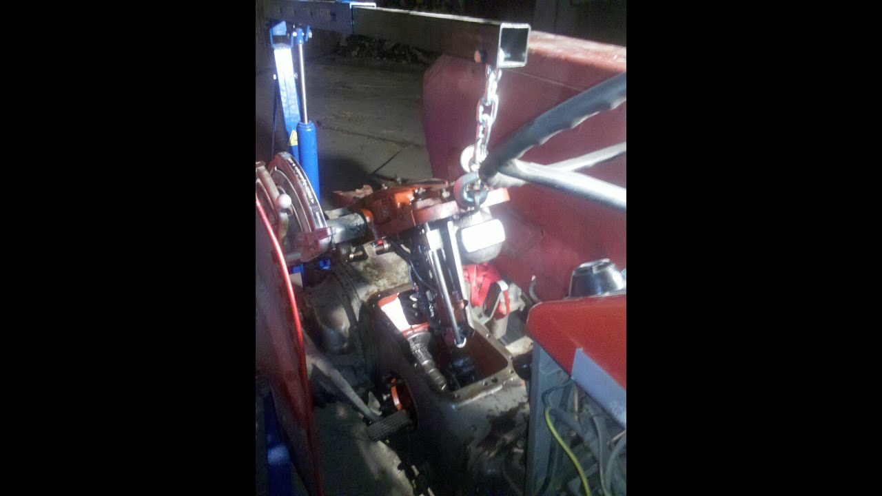 MF 165 Multi Power -  hydraulic liftcover and initial operation - part 11