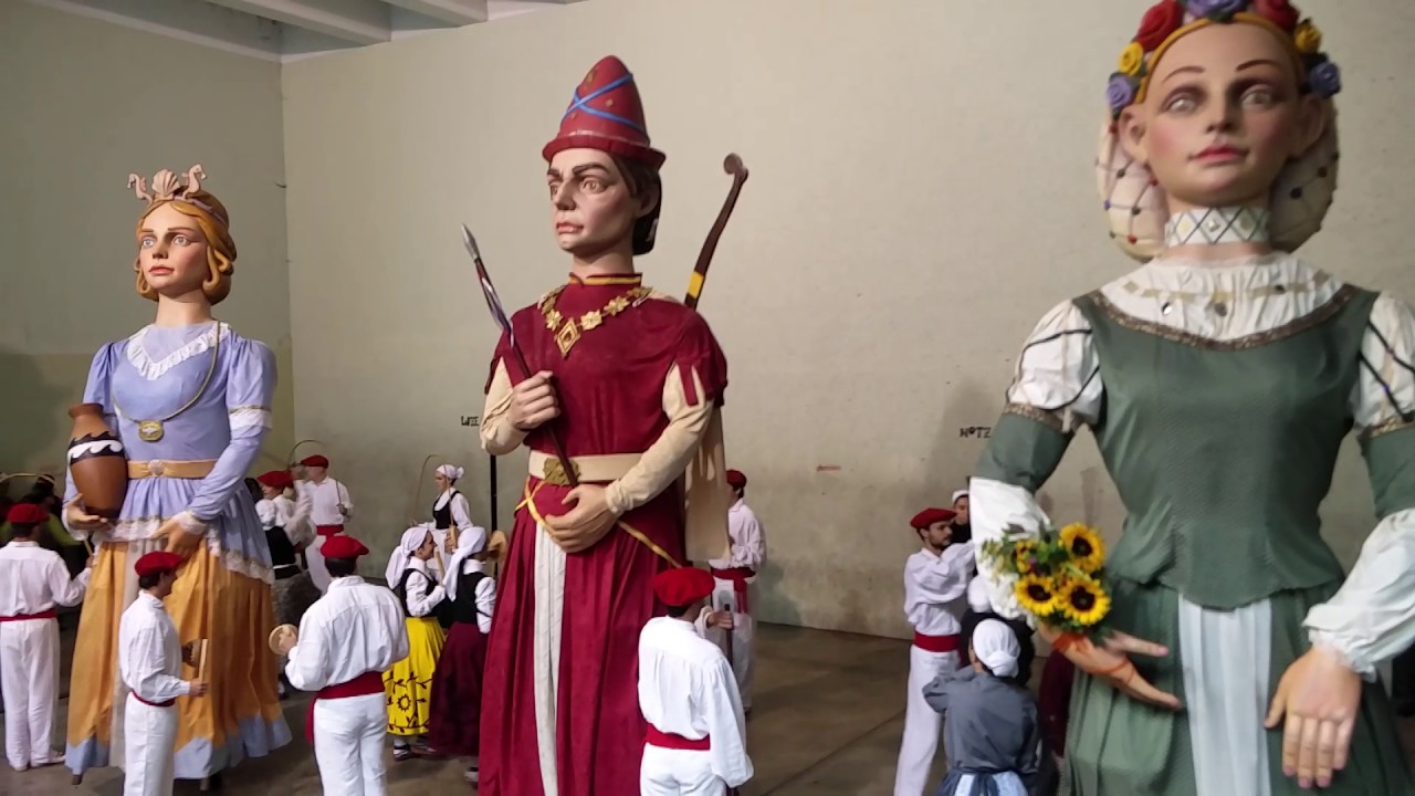 IRUÑEKO ALDE ZAHARREKO ERRALDOIEN 15. URTEURRENA - 15º ANIVERSARIO GIGANTES CASCO VIEJO PAMPLONA