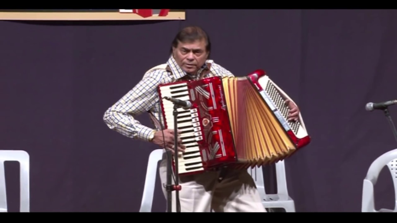 "Wo Chand Khila" - Accordion / Mandolin - Live - Suhaaschandra Kulkarni.
