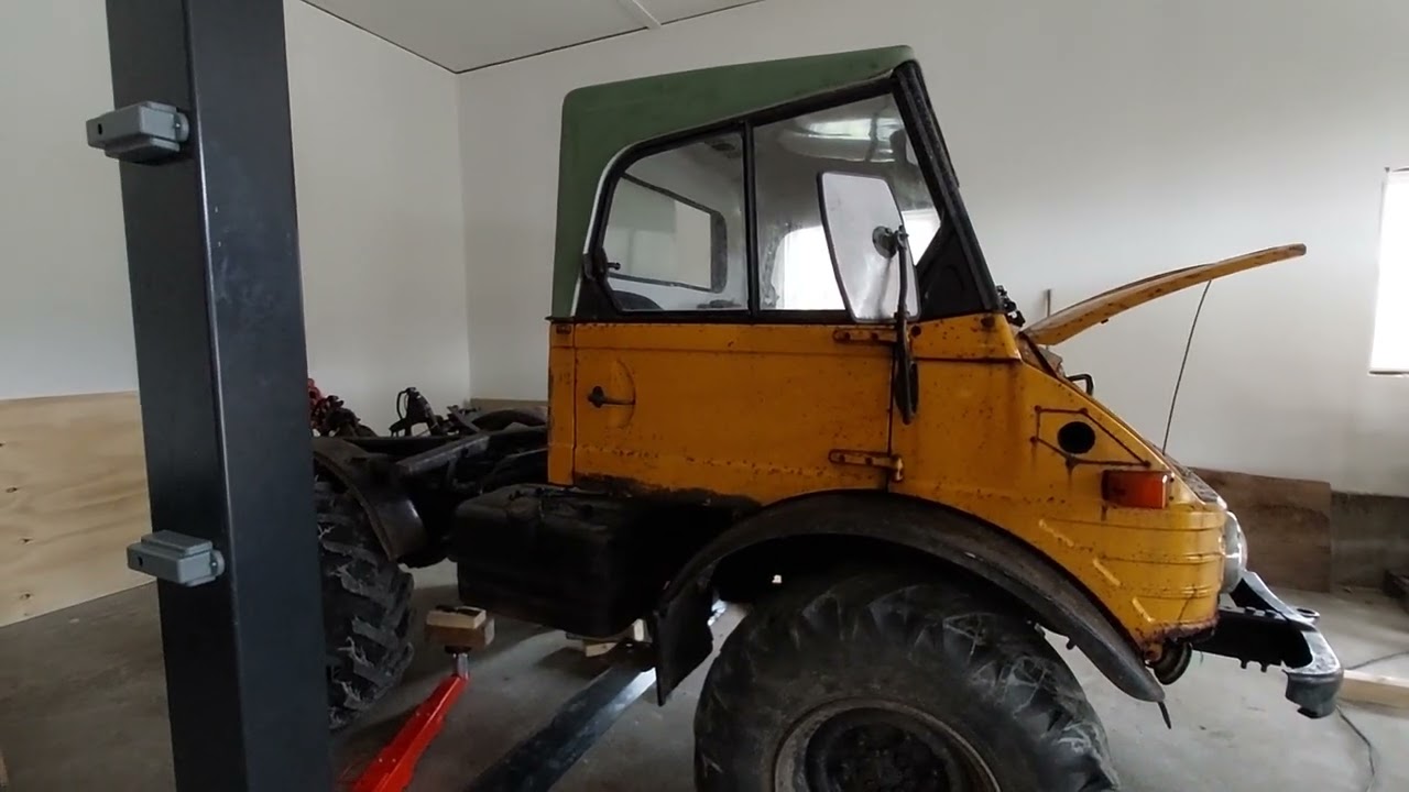 Unimog 421 124. Before restoration.