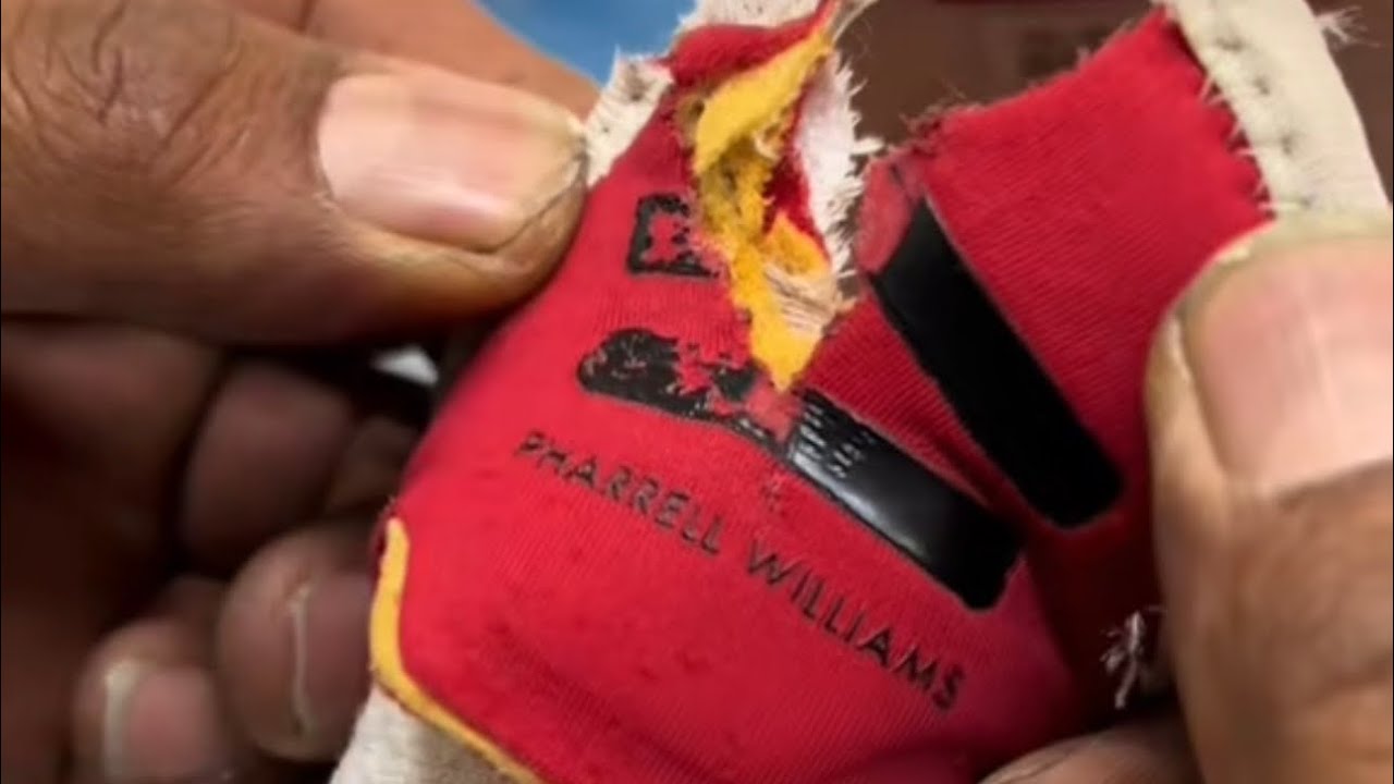 Chico nos visita para reparará sus Adidas rotos 😱